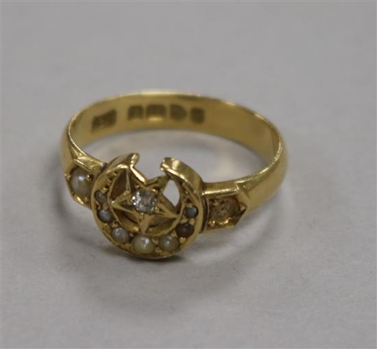 An 18ct yellow gold crescent and star ring, gross 4.4g